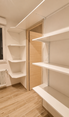 Réalisation d'étagères pour un rangement optimisé par Adapt' et Rénov'