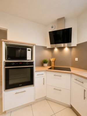 Cuisine modernisée sans remplacement des meubles grâce au covering